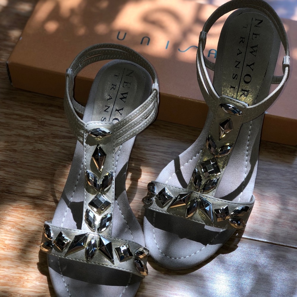 Gold wedge shoe